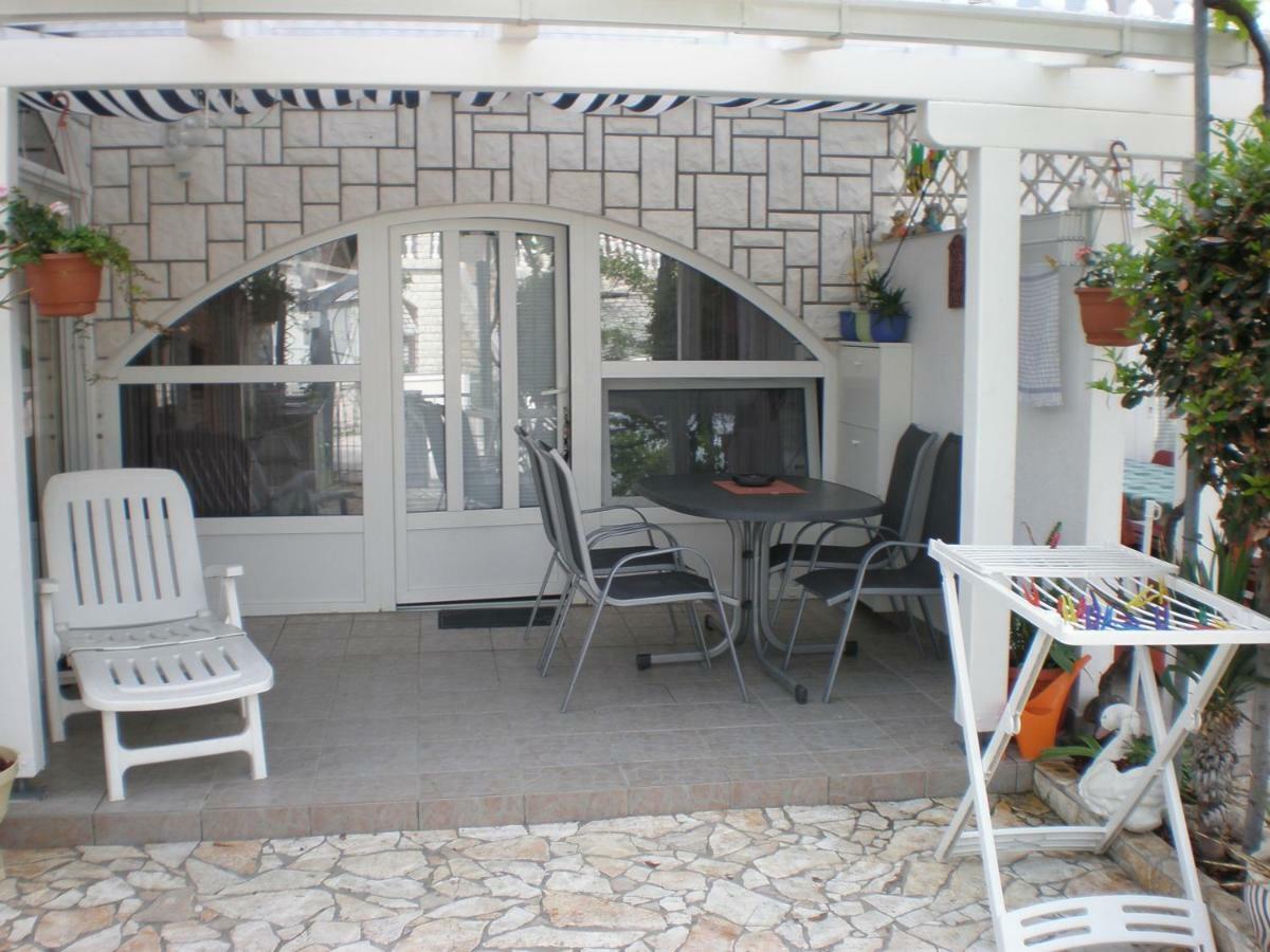 Apatmani Peternel Apartment Vir Exterior photo